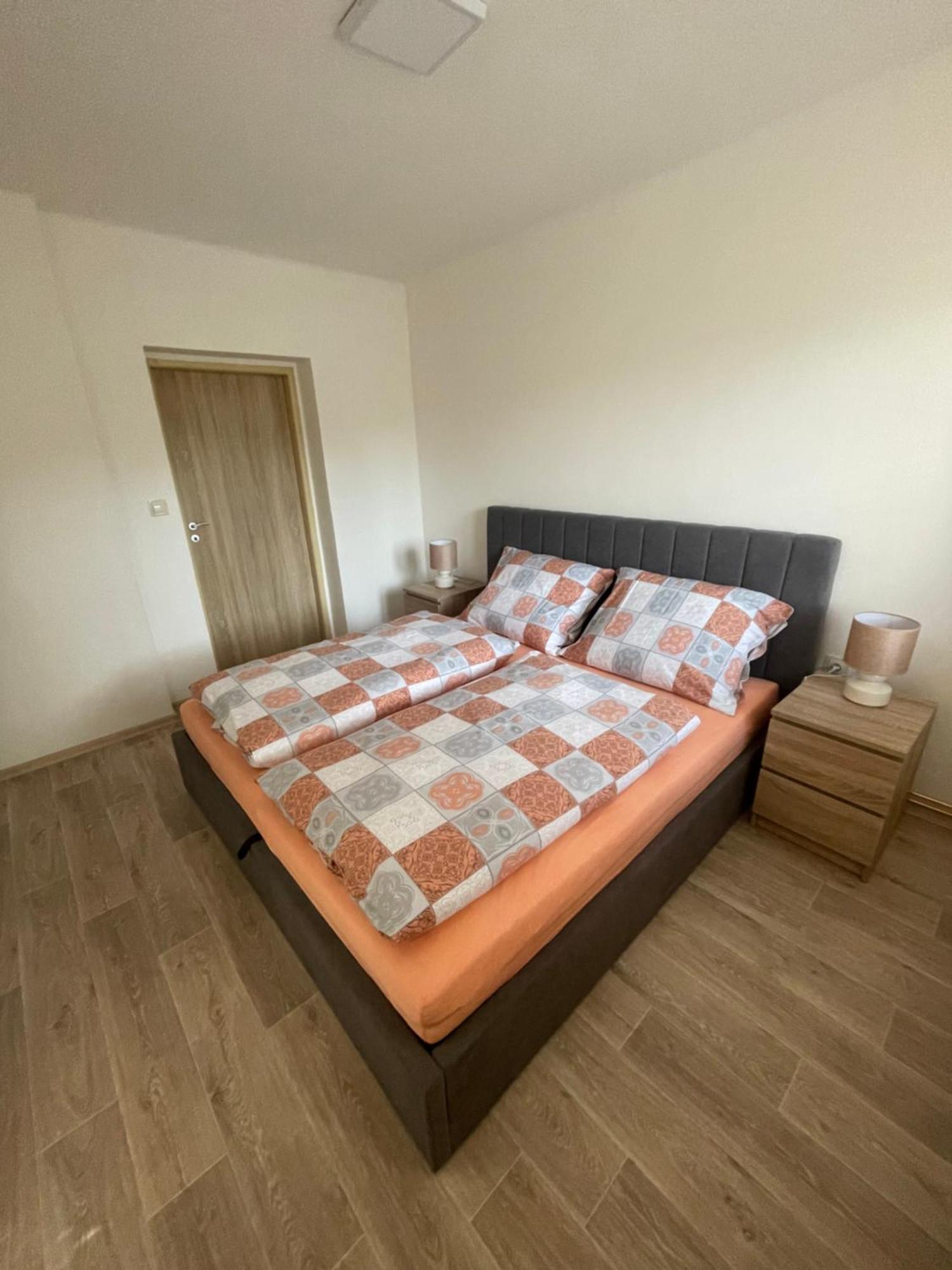 Apartmany Ferie Дечин Екстериор снимка